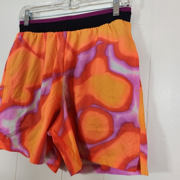 Fabletics 5" inseam Fundamental Short II Lined Orange purple Size Small NWT - Picture 10 of 16